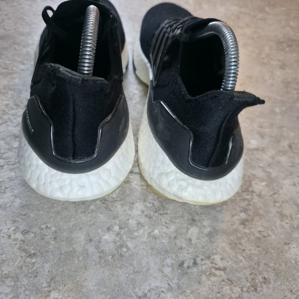 Adidas UltraBoost 21 Womens 9 Black White Walking Running Shoes *Barely Worn.